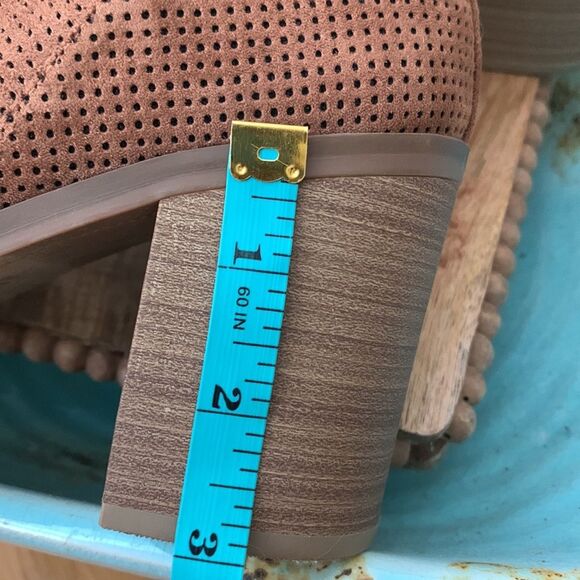 Universal thread open toed booties size 9.5 - Picture 7 of 7